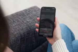 Ali morate počistiti piškotke v telefonu iPhone?